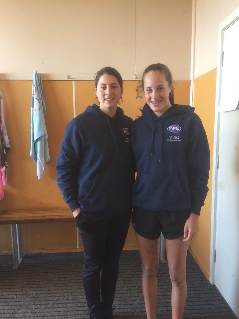 Our Captain &amp; coach duo for u16s <a href="/aflvic/">AFL Victoria</a> <a href="/YouthGirls/">YG👑</a> game against WA today! Super effort <a href="/EShannnon/">Eliza Shannon</a> 🏉💪🏼