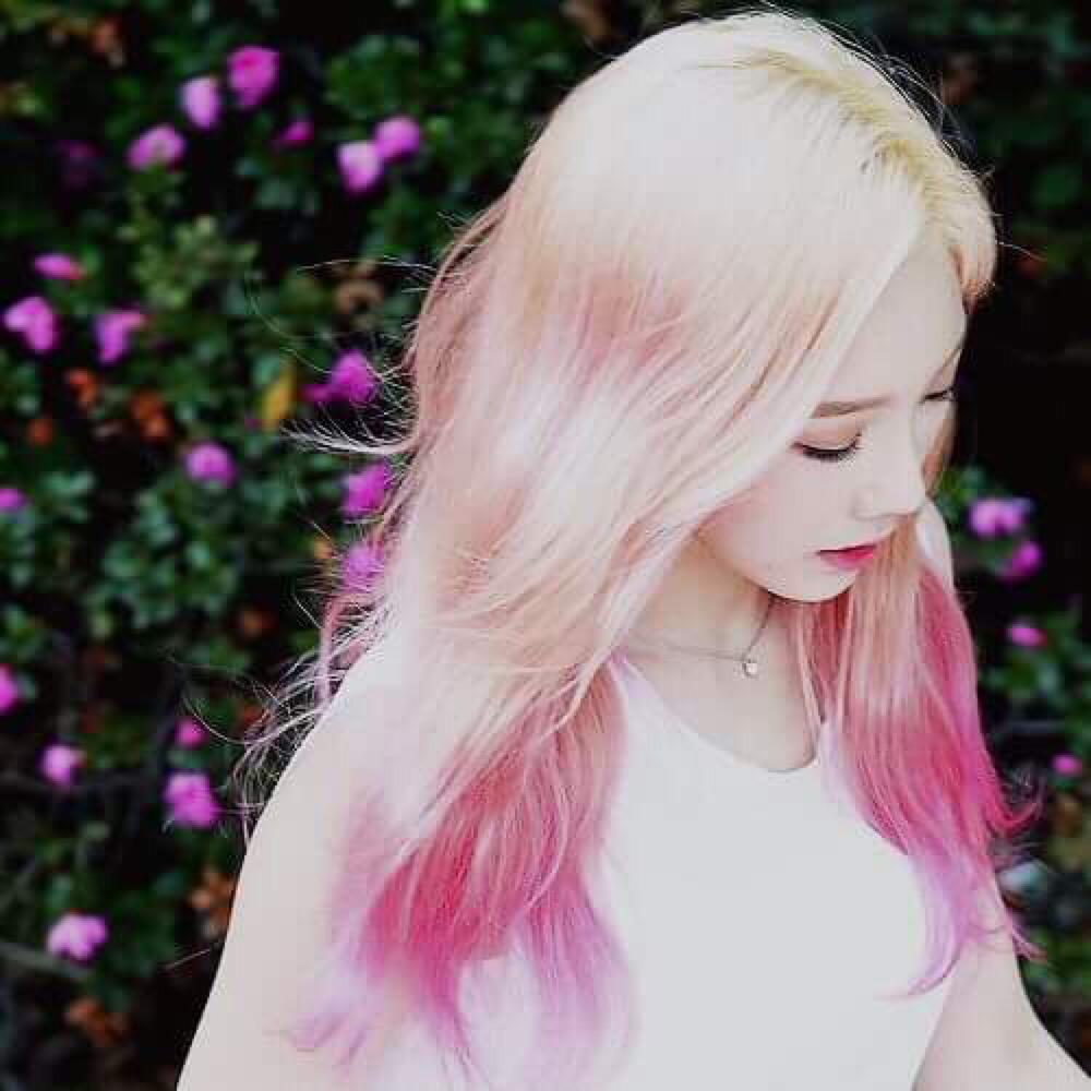GRLGROUPCONFESS's tweet photo. This girl is an angel. She's the most beautiful thing I've ever seen. Fuck haters, Kim Taeyeon is perfect. http://t.co/vsLrncjOjU
