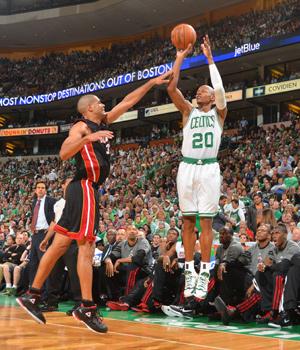 Happy 40th Birthday to future NBA Hall of Famer, Champion, and one of the greatest shooters of all time... Ray Allen. 
