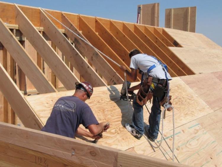 Want to have a safer jobsite? Focus on fall protection. contractlumber.com/blog/2015/7/9/…