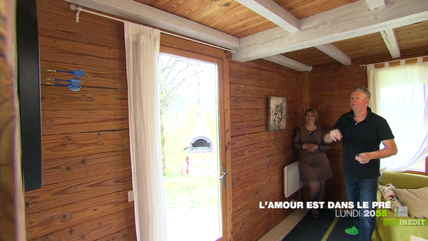 M6's tweet photo. Ce soir, cupidon tire ses flèches et ça part dans tous les sens ! #ADP http://t.co/2nYefgfg2c