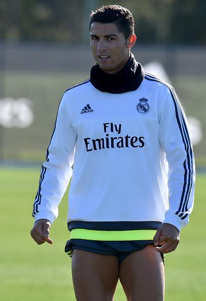 ChampionsLeague's tweet image. Who wears short shorts?
Here's @Cristiano  in training with @realmadrid  in Melbourne...