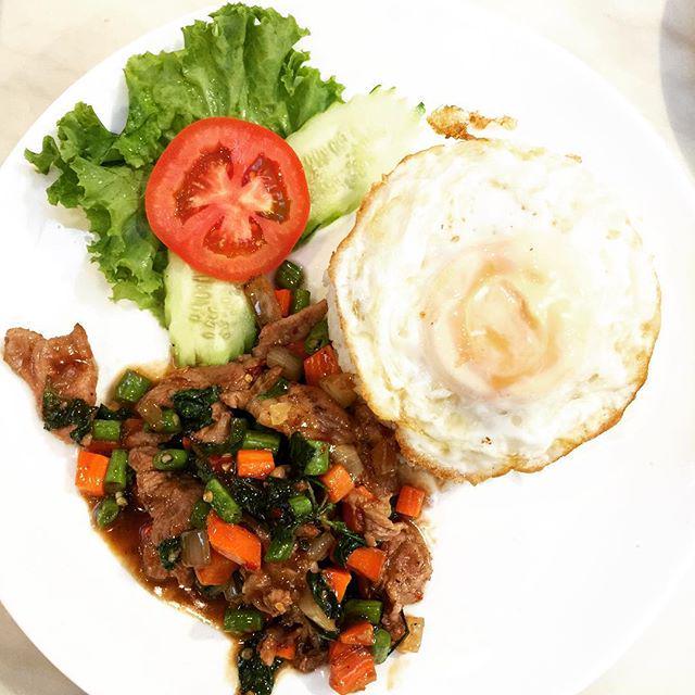 Look who's in #Phuket Kra-Prao / Fried Meat with Thai Basil served with rice #thaibistro #restaurant #thaifood #foo…
