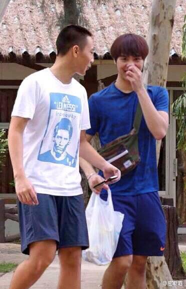 แฟนจีนตัดต่อได้แบบยอมใจมากยังเนียน เกือบกรี๊ดดดดดละ 😂😂 แต่ฟีลรูปดีงามจริง 😍😍😉