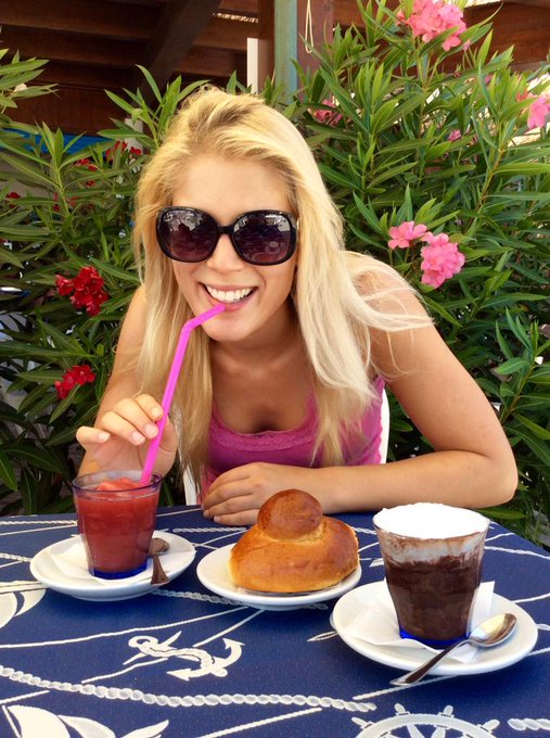 Late breakfast 😋😎🌺 http://t.co/z4r1aEIZVd