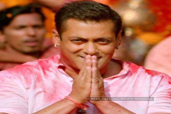 etimes's tweet photo. #BajrangiBhaijaan: Fastest Rs 100 cr film #Fastest100crBajrangiBhaijaan 
http://t.co/bspklA97du http://t.co/Aje9GYHszE