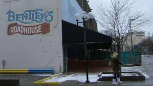 mikemeg800's tweet photo. What was your go to bar back when you were in your late teens/early 20's? #Peaches #HowlattheMoom #Bentleys http://t.co/ntfvdD6G4N