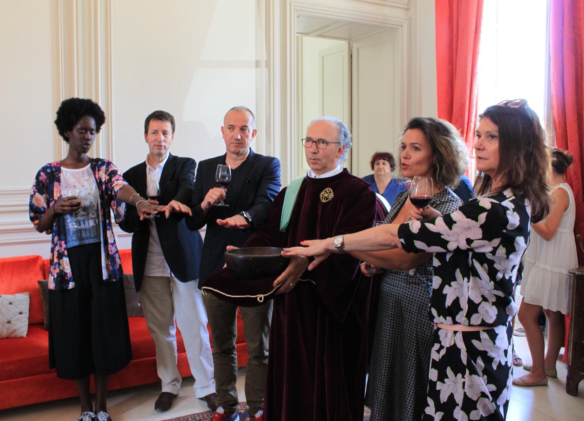 Chateau_GPD's tweet photo. Intronisation Commanderie du Bontemps @Chateau_GPD du jury festival de cinéma 

http://t.co/Z6svgSRexG http://t.co/k2S1o8Gao2