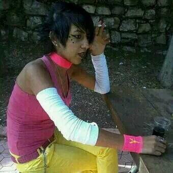 KARI KIZ TAKİPLİYO DİYE, HATUNUM BANA TRİP ATIYOR. 
5 DAKKADIR HAREKET ETMİYOR TAKTİK VERİN