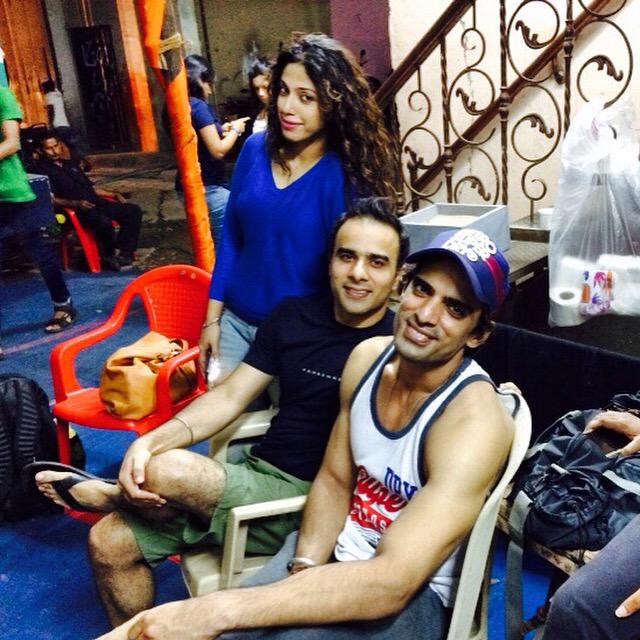 ItsMohitMalik's tweet photo. The family that smiles together stays together!! @AdditeMalik 

#family #blessed #jalakrelaoded #JhalakwithMohit http://t.co/0xx4qHN6pv
