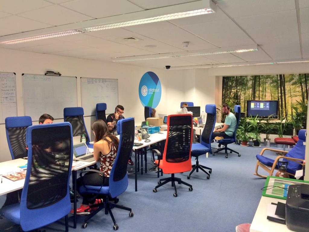SeanPaulV's tweet photo. The http://t.co/B6wCRnsX5I office keeps on growing! 

A little hive of activity! http://t.co/KAiK7JZBpW