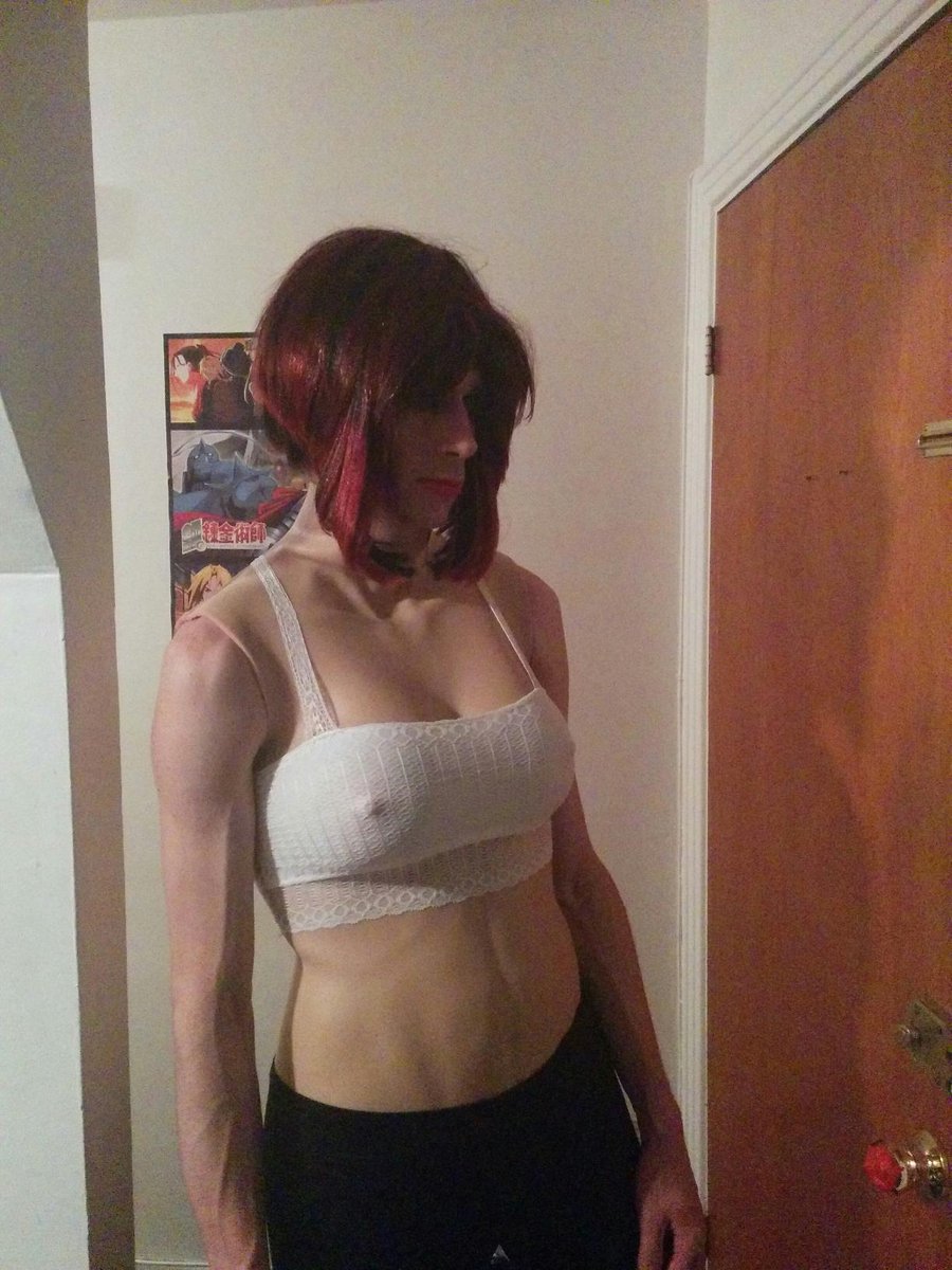 La photo pour porter des dessous féminins CKWc1q7XAAAd7fC