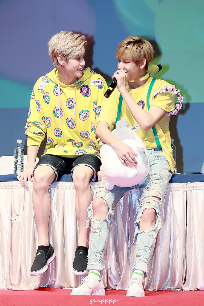 ganpppp's tweet photo. 150717 신촌 #Mark #BamBam #GOT7 #MarkBam 💛💛💛💛💛💛 @mtuan93 @BamBam1A http://t.co/HiBiW5105p