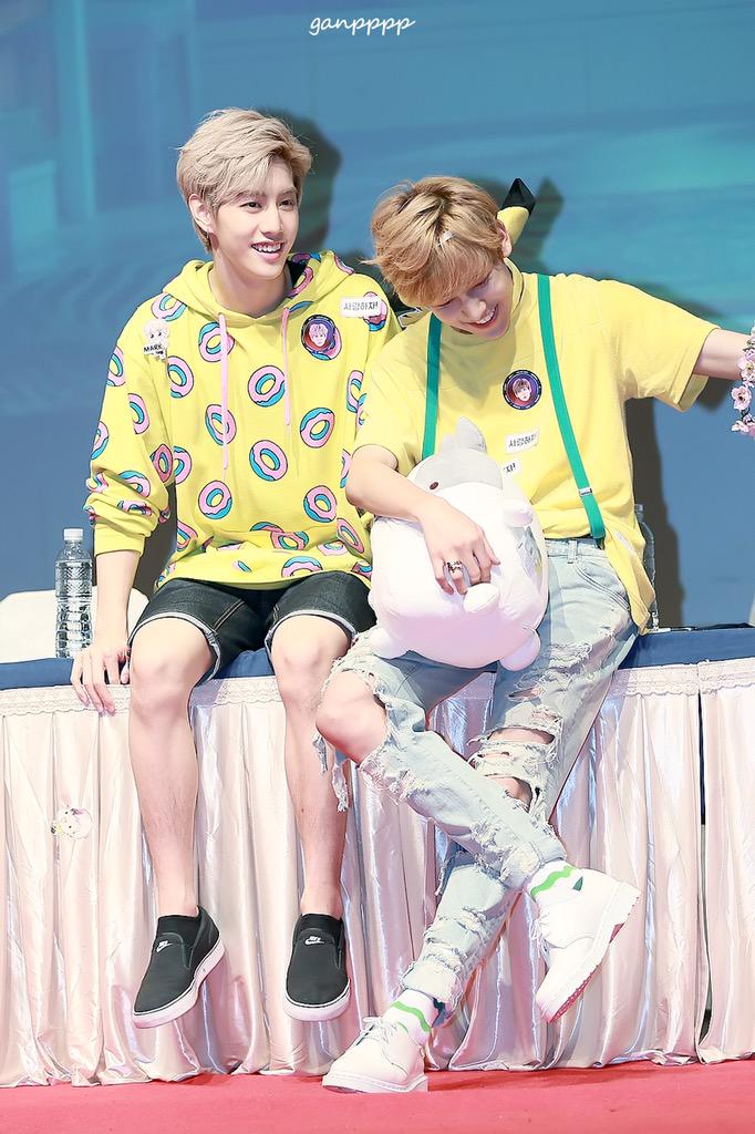 ganpppp's tweet photo. 150717 신촌 #Mark #BamBam #GOT7 #MarkBam 💛💛💛💛💛💛 @mtuan93 @BamBam1A http://t.co/HiBiW5105p