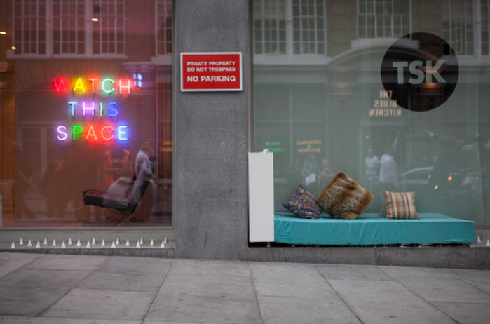 Zoe_Greenfield's tweet photo. 'Anti-Homeless Spikes' In London Get A Fabulous Makeover http://t.co/uulCFfk1Kr http://t.co/B7kHIjsw2Z via @HuffPoLifestyle #spacenotspikes