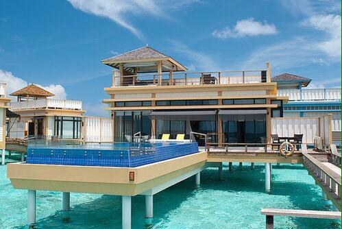 56Lhe's tweet photo. ボラボラ島の水上ヴィア🏄🐠🌴
いってみたい！ http://t.co/XKpQtMNfcO