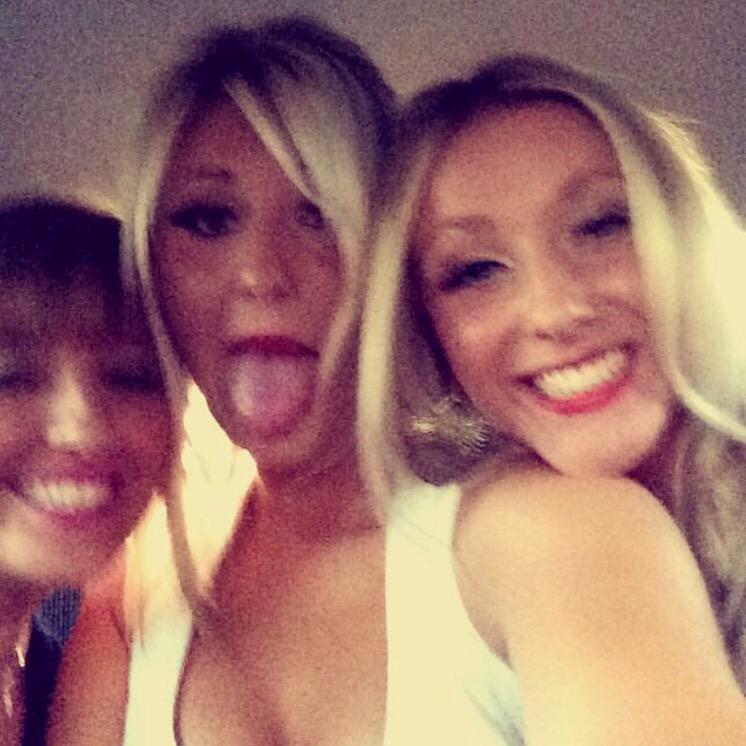 evrogerson_93's tweet photo. can't wait to be bopping round beetza with these ultimate weirdos in three weeks time! 😆✈️👙🍸🙆🏼🙆🏼🙆🏼🎉☀️ http://t.co/qfzsbtmhFp