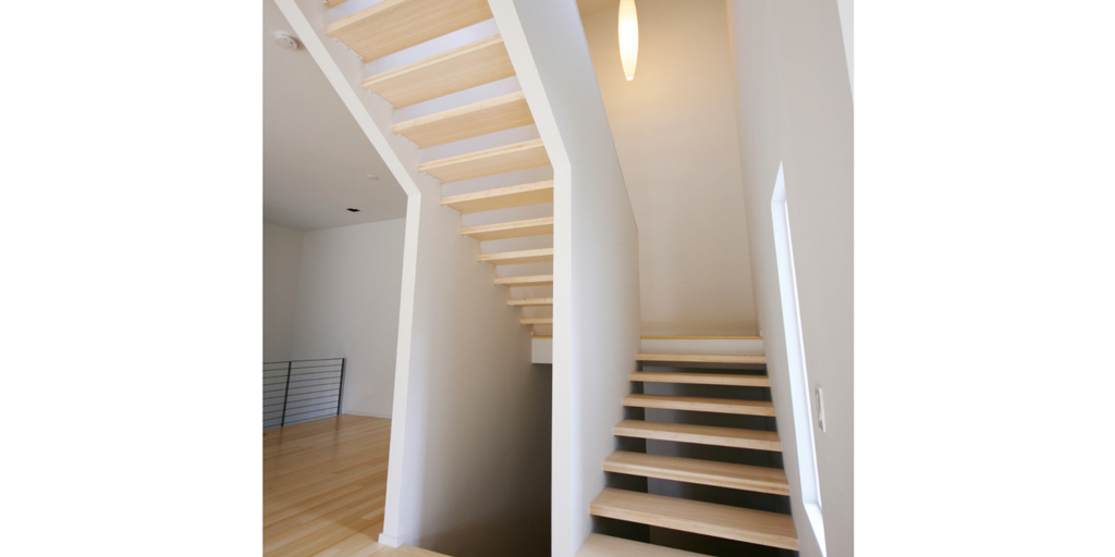 An Alternative to Traditional Wood Staircases: Edge Grain Natural @Plyboo Plywood. #plywood #moderndesign