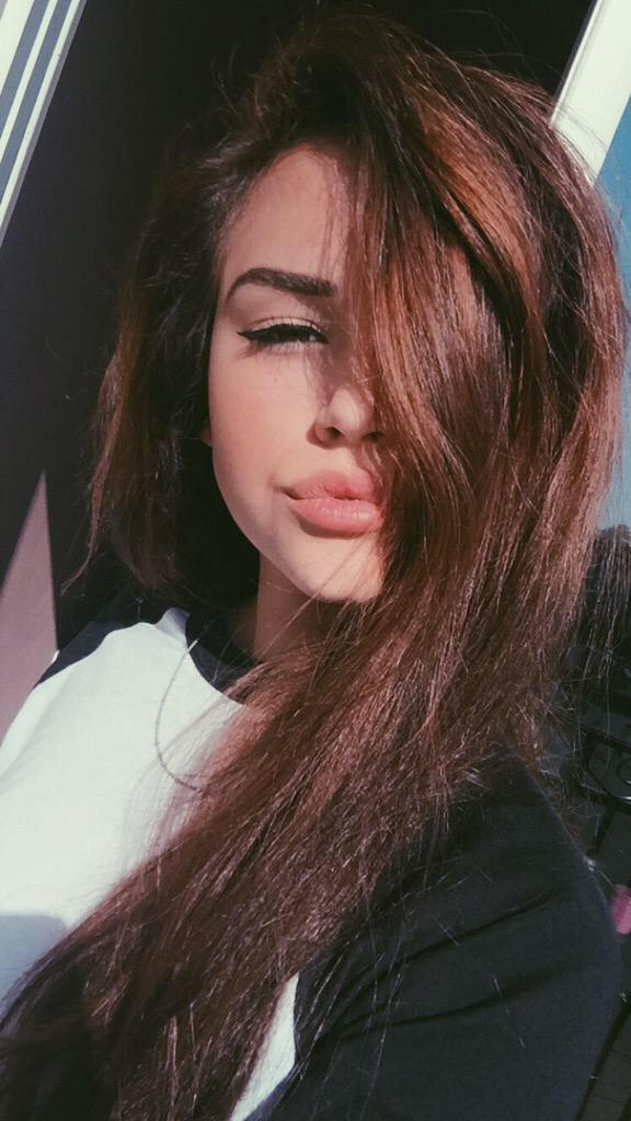 girIslay's tweet photo. how can you slay this hard at 16??? @MaggieLindemann http://t.co/G011k6PfCs