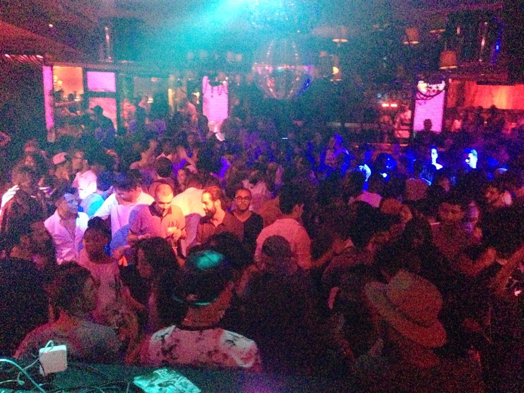 bash_line's tweet photo. Miércoles 15-Julio #NewBash y este miércoles más y mejor @MemedJomaa @djfonkmadrid @DjMiniMiniSpain @JuankyMartinezz http://t.co/1uNsuaYjt0