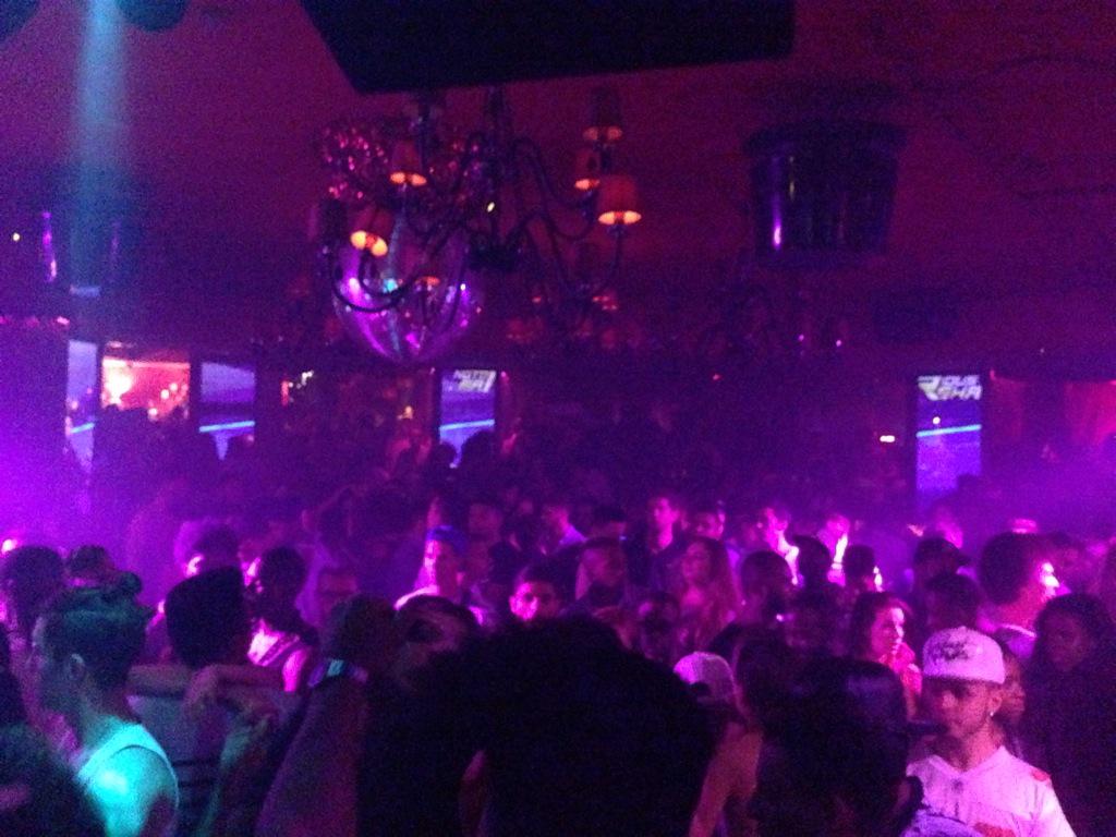 bash_line's tweet photo. Miércoles 15-Julio #NewBash y este miércoles más y mejor @MemedJomaa @djfonkmadrid @DjMiniMiniSpain @JuankyMartinezz http://t.co/1uNsuaYjt0
