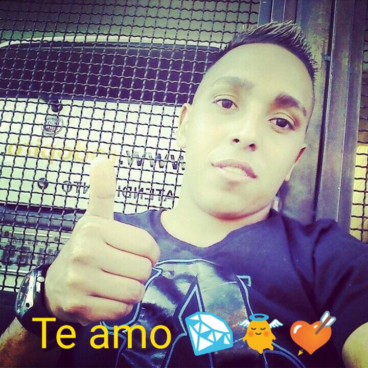 _Marjoriecostat's tweet photo. Meu eterno amigo <3  Te amo irmão * http://t.co/1x62Olvibp