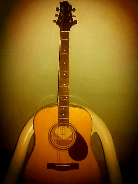 finallyhereiam's tweet photo. So after my #strum session, was reading up some more on 'bracing' and @GregBennettGtrs http://t.co/aC0ctsT1Z3 http://t.co/uYJrYfT9oW