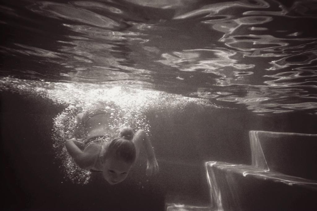 brandymichele02's tweet image. #underwater #disposablecamera #poolpic