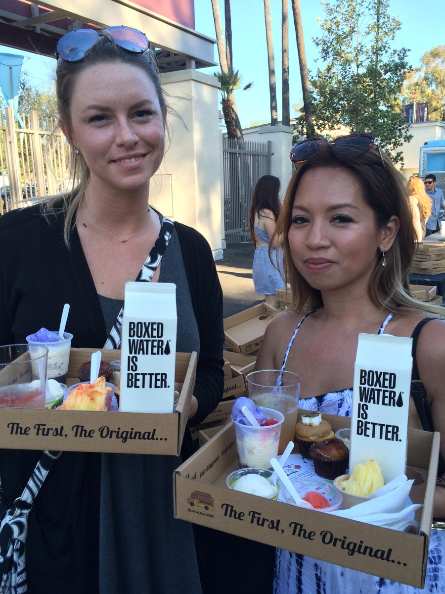 SugarMadeInc's tweet photo. @FreehandTrays @examinercom FreeHand® was a hit at the LA Street Food Fest! Lots of yum loaded on custom ThumbTrays®! http://t.co/S565DqABgs