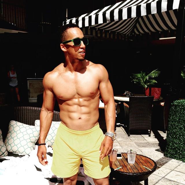 SecretFitFam's tweet image. #poolside #poolscene #fitfam #fitlife #corework #abwork #shredding  #swimshorts #swimwear by fitness_assassin