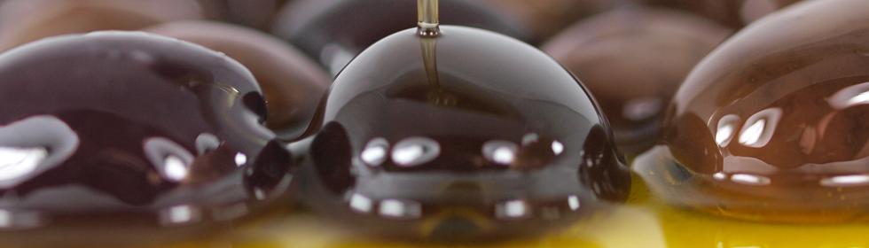 Chefathand's tweet photo. @domenica_fiore Indeed! #ModifyMonday make EVOO a #staplefood in your diet; use as principal fat. Target 2-3T per day http://t.co/rUKBxDfADD