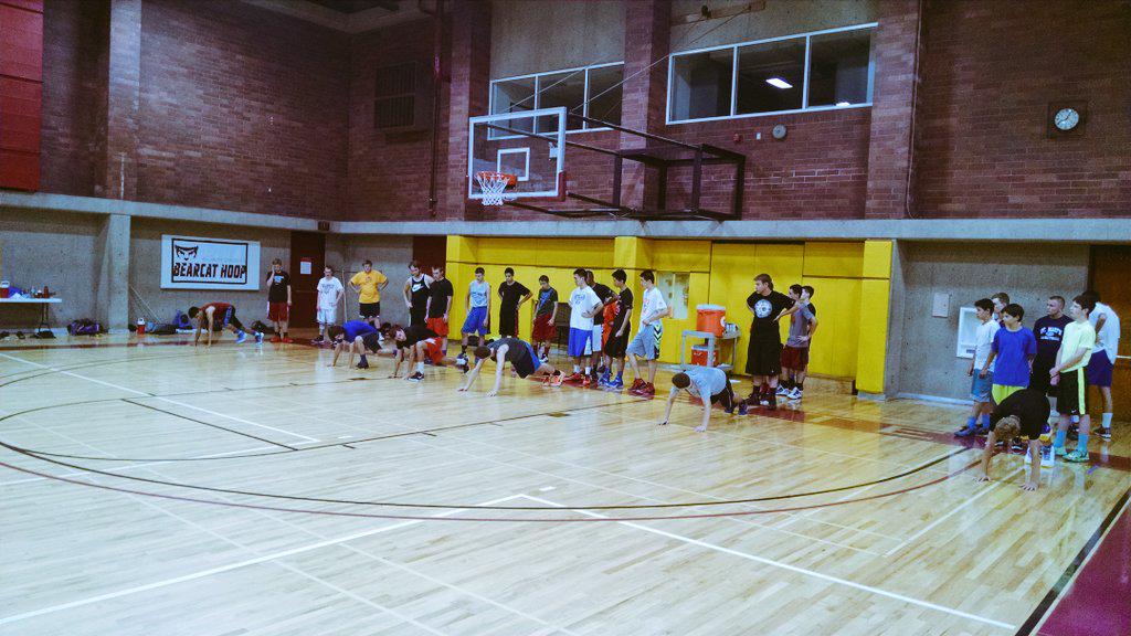 WillametteMBB's tweet photo. #Spiderman warm ups with #CoachHansen at #ProHoop http://t.co/UR1LP96h2M