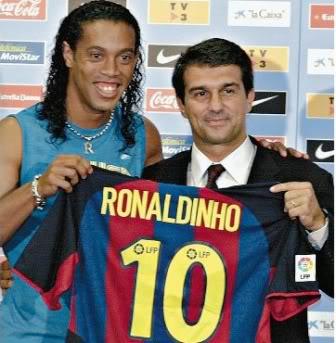 FootballFunnys's tweet photo. 10 years ago £32m would have bought you a Ronaldinho. Now it gets you a Benteke. http://t.co/3anE3nDH56