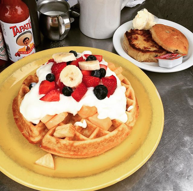 mojopages's tweet photo. Rise and shine! Our #MotivationMonday includes waffles. Check out @Cafe222SD!  #SanDiego #breakfast #yummy http://t.co/nn3LdKNIfb