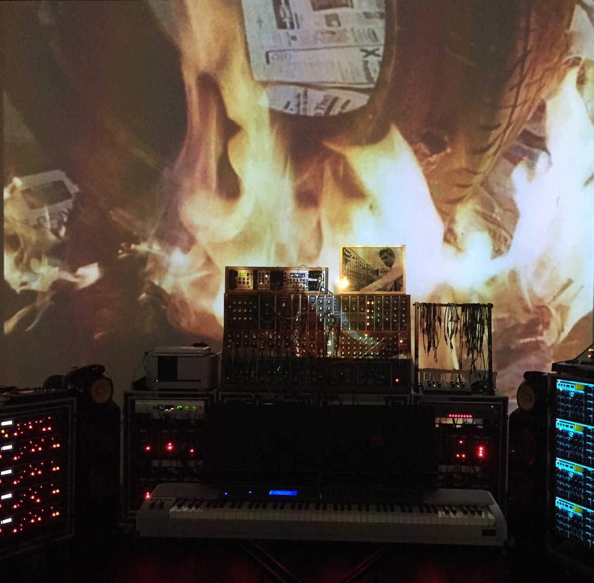 StnToStn's tweet photo. Moog on fire #TrackSTS #STSBarbican #FischliandWeiss http://t.co/toyAjSkeO2