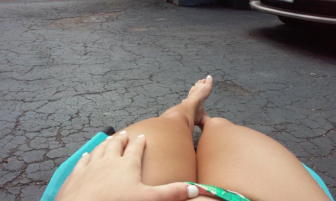 Hot AF outside http://t.co/C48FhBLSbm<a href="/tag/pussyonfleek"class="tags"><span>#pussyonfleek</span></a>