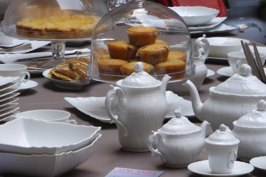 Waiting for <a href="/victorianteapl/">The Victorian Tea</a> to our #Brunch until july 31
<a href="/MissBeeFoods/">Miss Bee</a> was here with us!
youtube.com/watch?v=SgxUrE…