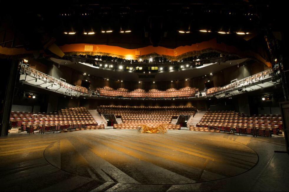 Drew_Dillon's tweet photo. On as Songman tonight @WarHorseOnStage #MonDown http://t.co/2XAi7AAON8