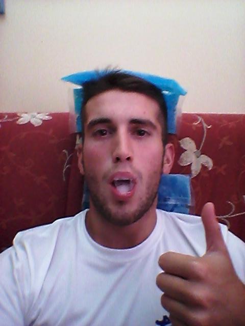 vangARDRIAN's tweet photo. #TourTVE no solo se refrecan los corredores. Aqui aguantando como un jabato viendo el tour con el bochorno que hace! http://t.co/eoRz2K6qav