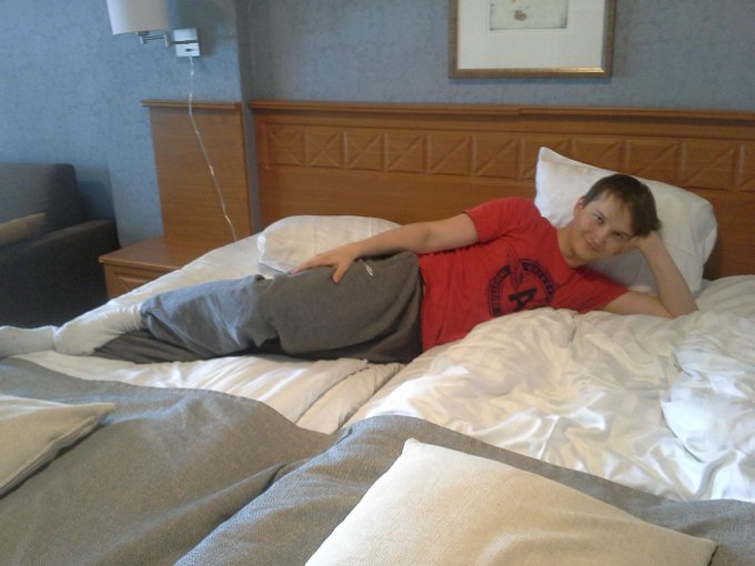 Watch Lasse Urpalainen's leaked NSFW photo on TwXstars