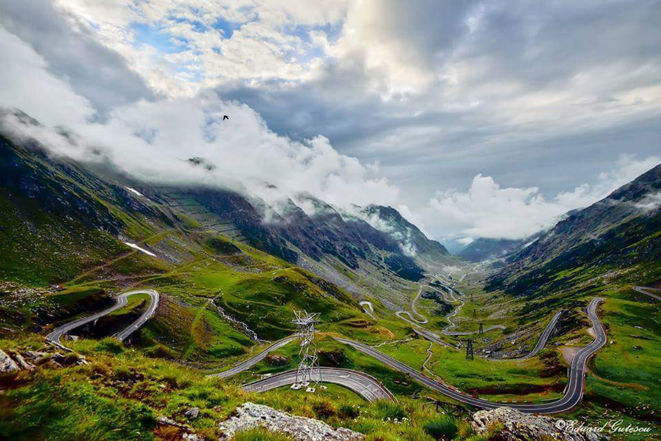 DianaCopilu's tweet photo. Wowww! #transfăgărășan #highalpineroad #romania #breathtaking #view #beautifulplaces #travel (Eduard Gutescu's photo) http://t.co/36PFcCCn2c