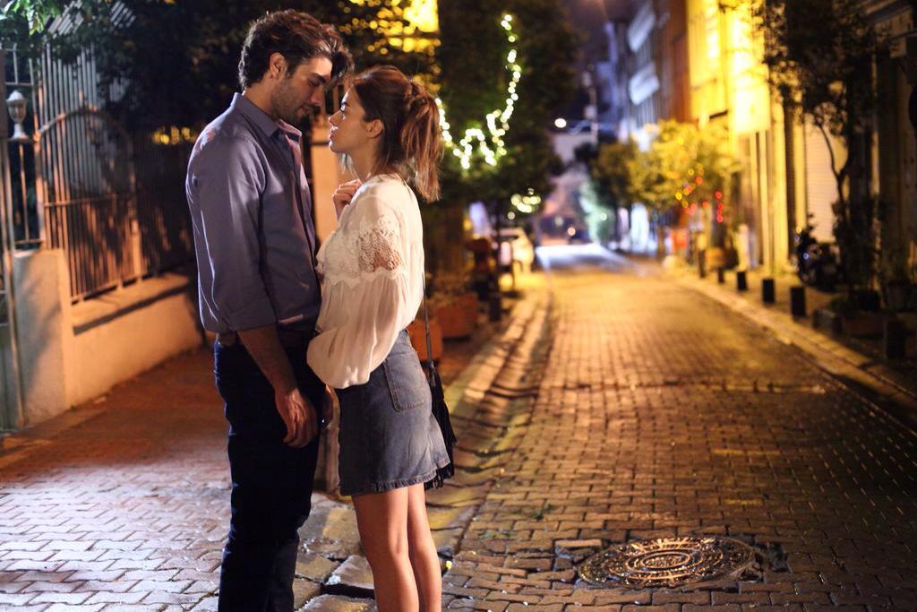 imeneim's tweet photo. En guzel çift çok heyecanliyim @SukruOzyildiz @kedivelisi #AsliEren #Aslen #TatlıKüçükYalancılar http://t.co/BI2HfRxU70