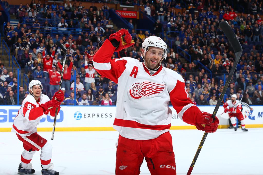 DetroitRedWings's tweet photo. Join us in wishing the #MagicMan @Datsyuk13 a very happy birthday today! 🎩🎉🎂🎈 http://t.co/JuV3VWzHhP