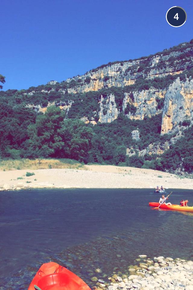 Romain_Ughetto's tweet photo. Romain profite d'une belle journée de vacances à faire du Canoë. Et vous, de votre côté ? :) #WebTeamRU http://t.co/6YBf3hfmAt