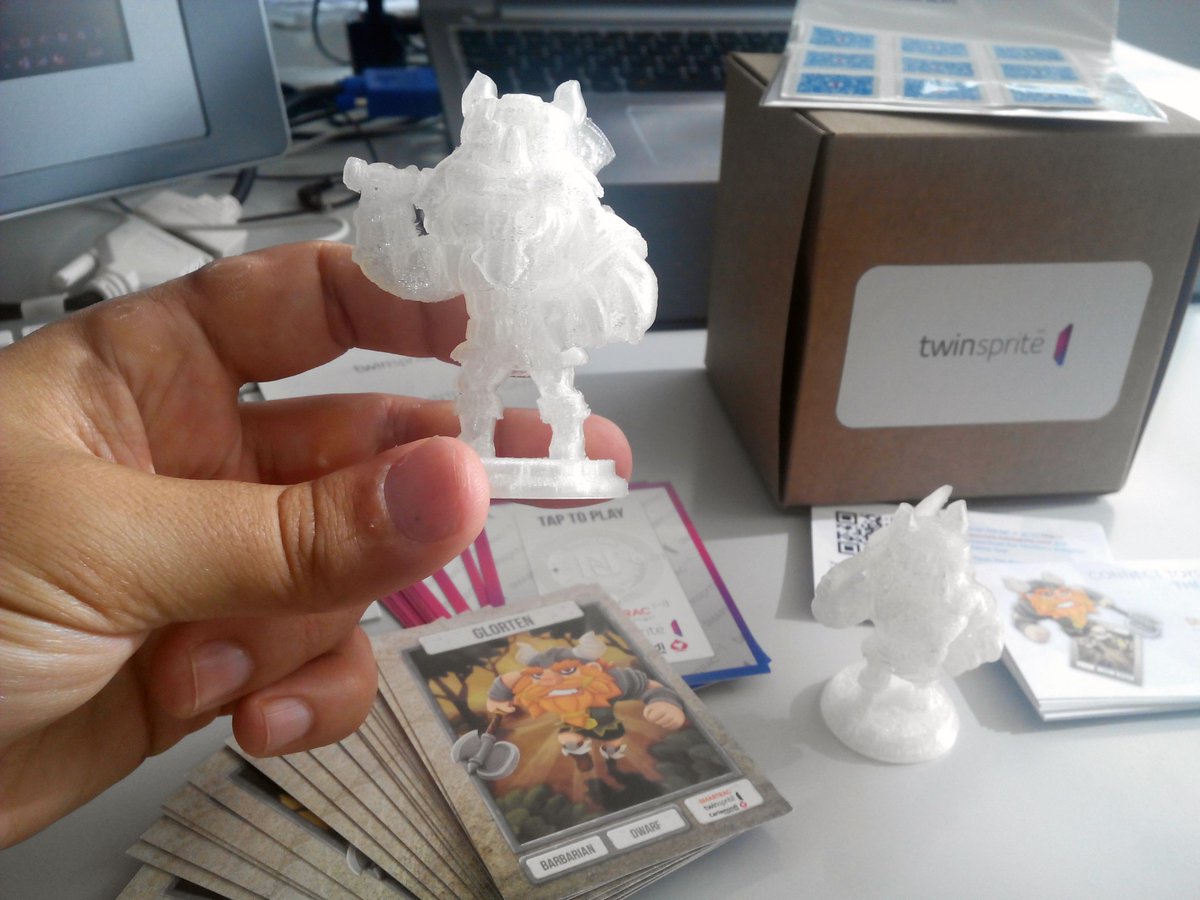 carbonbyte's tweet photo. Nuestros amigos de @twinsprite nos envian la impresión 3D de Glorten, el personaje que creamos http://t.co/egVLLCgMAQ http://t.co/cRQNYsFHUZ