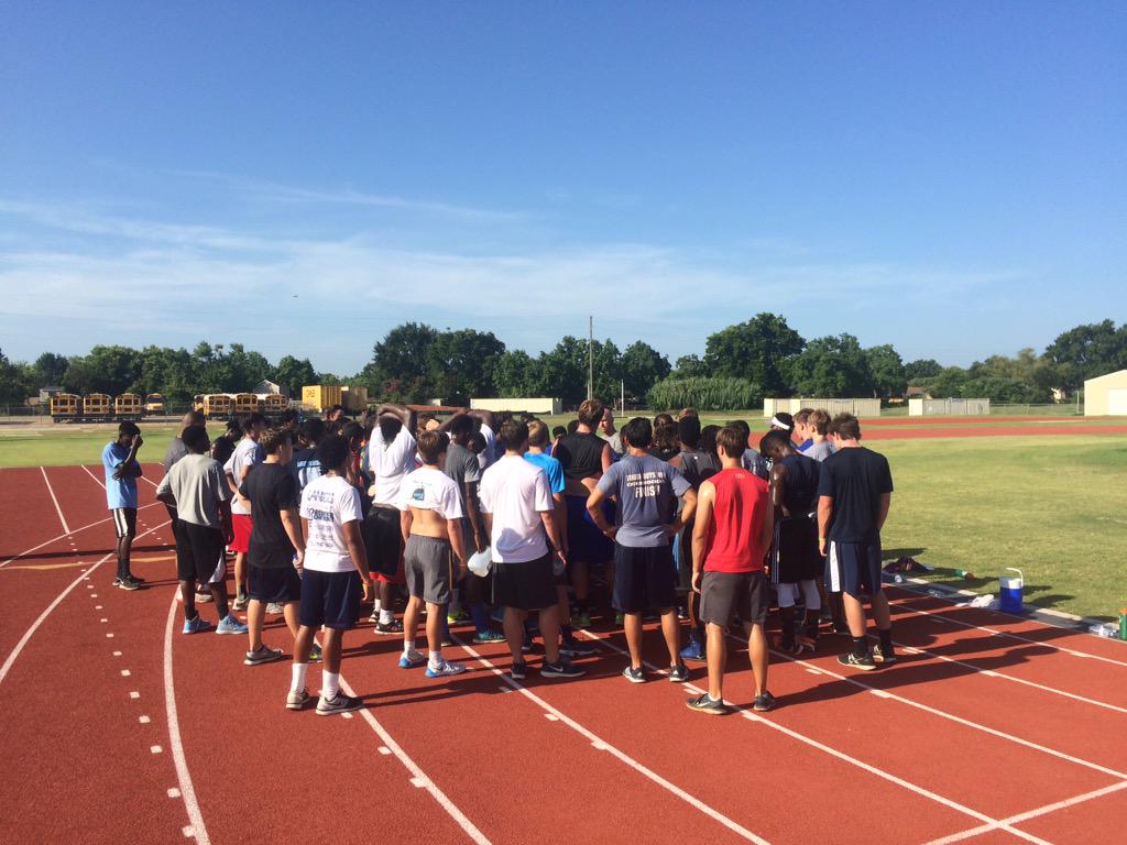 AirlineFootball's tweet photo. Practice starts two weeks from today!! #GOVIKES #pvpr4eo #HornsUp http://t.co/oMoVPQIzVG