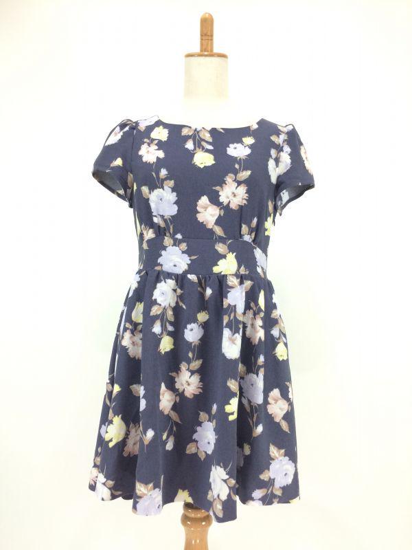 SweetGirlyNet's tweet photo. 陳列中のお洋服からご紹介🔖 ダズリンのローズ柄ワンピです✨ お色はネイビーでパステルカラーのローズ柄がお上品に映ります💓 少し大人っぽく見せたいときなどにどうぞ🌹
https://t.co/2MuSKrbmEv https://t.co/vBLfB4W0IZ