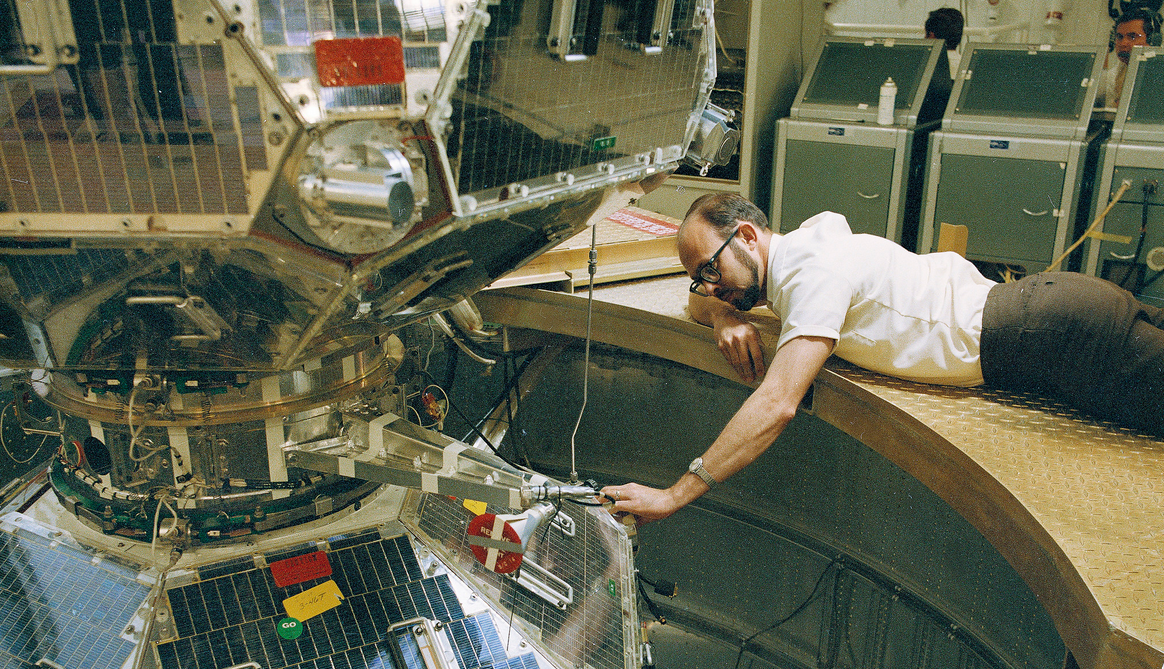 LosAlamosNatLab's tweet photo. ICYMI: #POTW: Nuclear Watchmen - the Vela series of satellites - http://t.co/q5JrD2aGnH #LabHistory #Space http://t.co/iy5gj7hubB