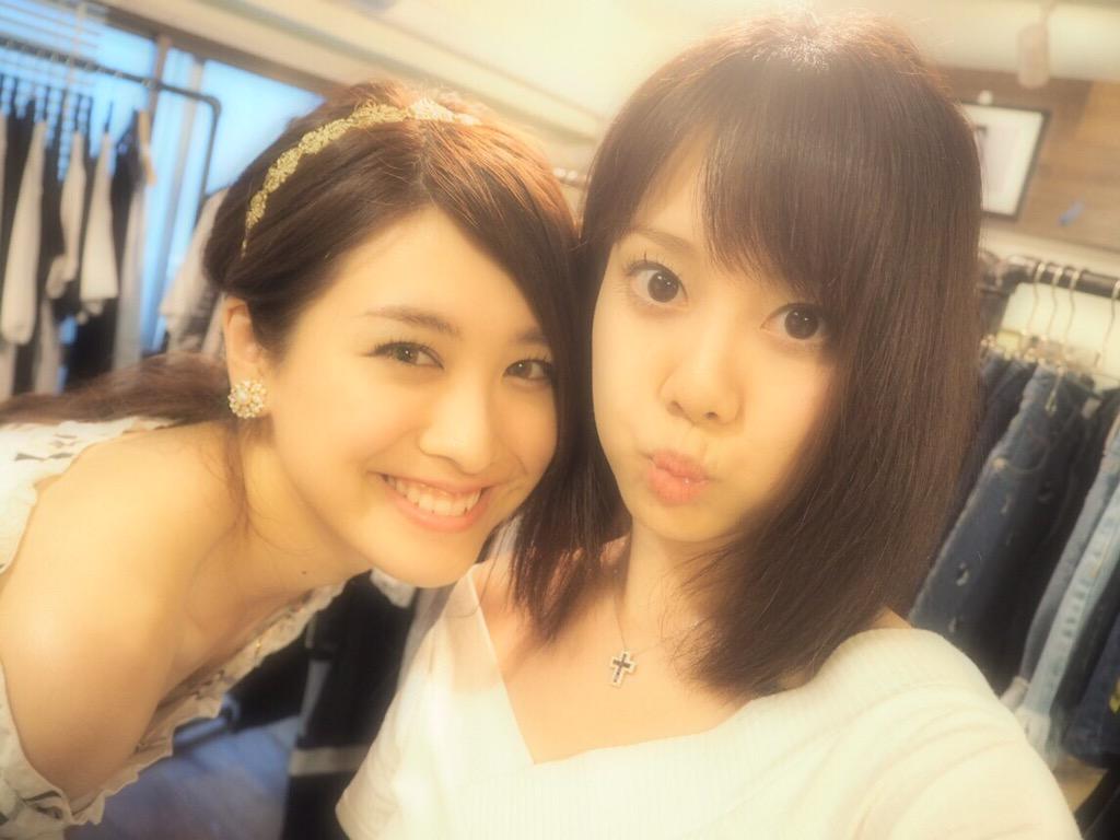 rrrrrin_0328's tweet photo. そしてLUCDNMのプレスルームに遊びに行ってきました(♡´ ˘ `♡)このワイドパンツ丈感が絶妙で脚長効果はんぱない!!
即お買い上げお気に入りの仲間入りです❤お写真はあゆが撮ってくれました❤️
 #LUCDNM http://t.co/Fx4JAV54Y7