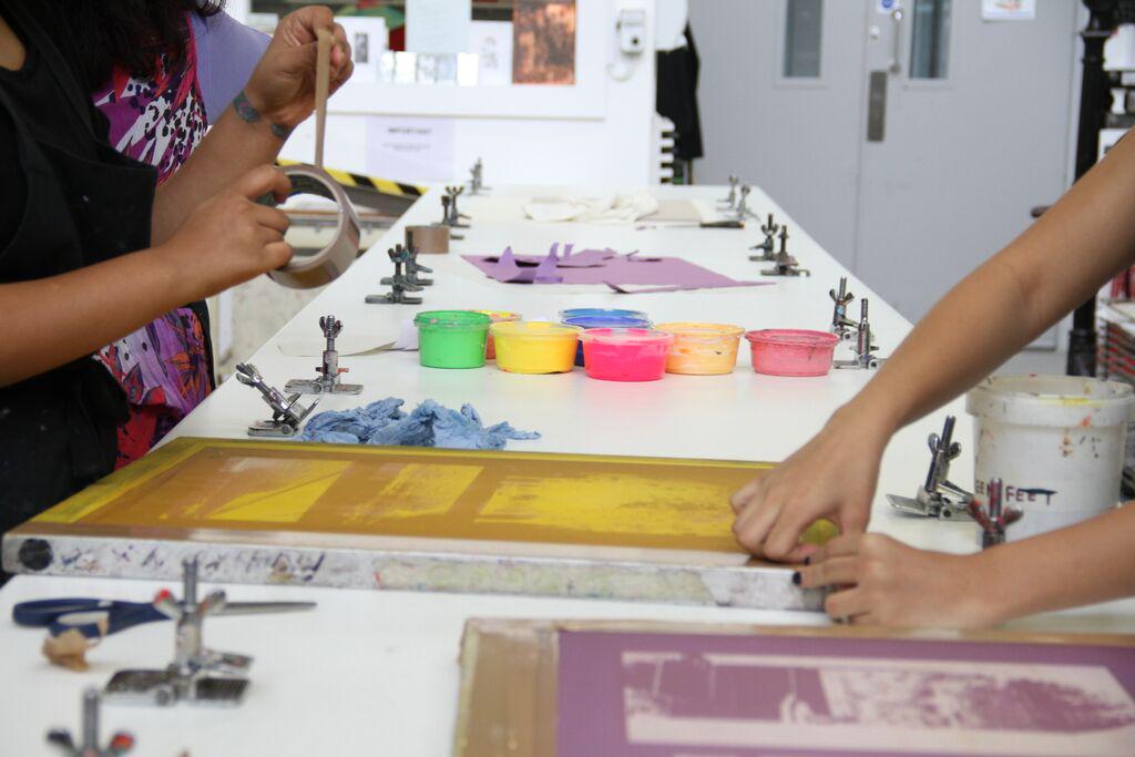 summerAUB's tweet photo. Last week some of our @inspiredAUB summer course students looked at #printmaking #AUBSUMMER #creative #design http://t.co/EI3ItAduns